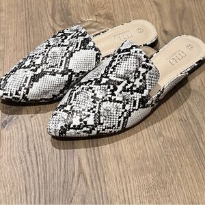 Black and White Snake Print Mules
